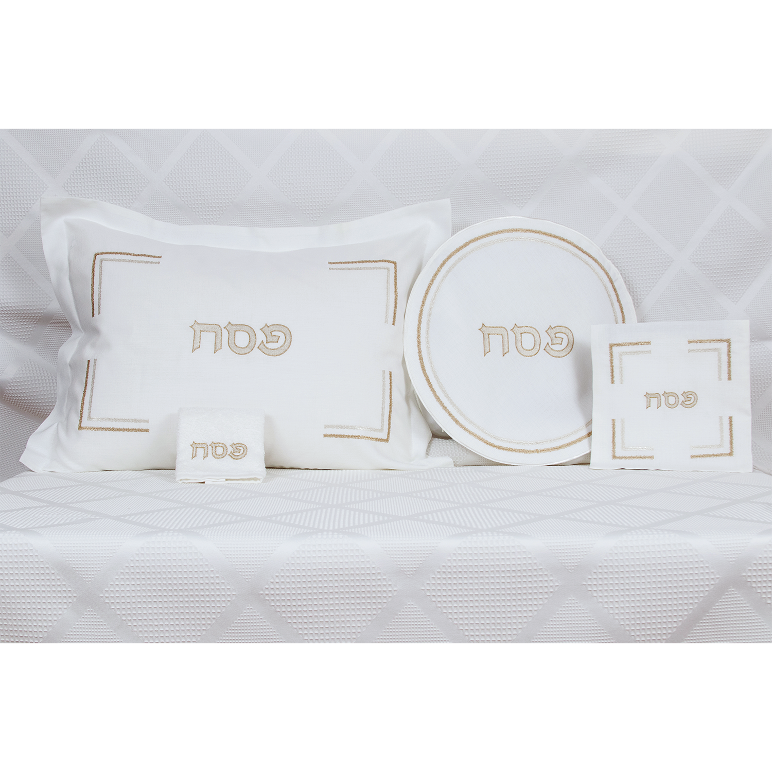 Round Gold/Silver Embroidered Pesach Set