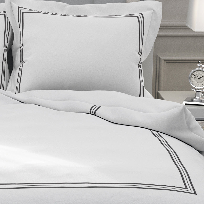 Tres Hotel Style 4 Piece Bedding Set