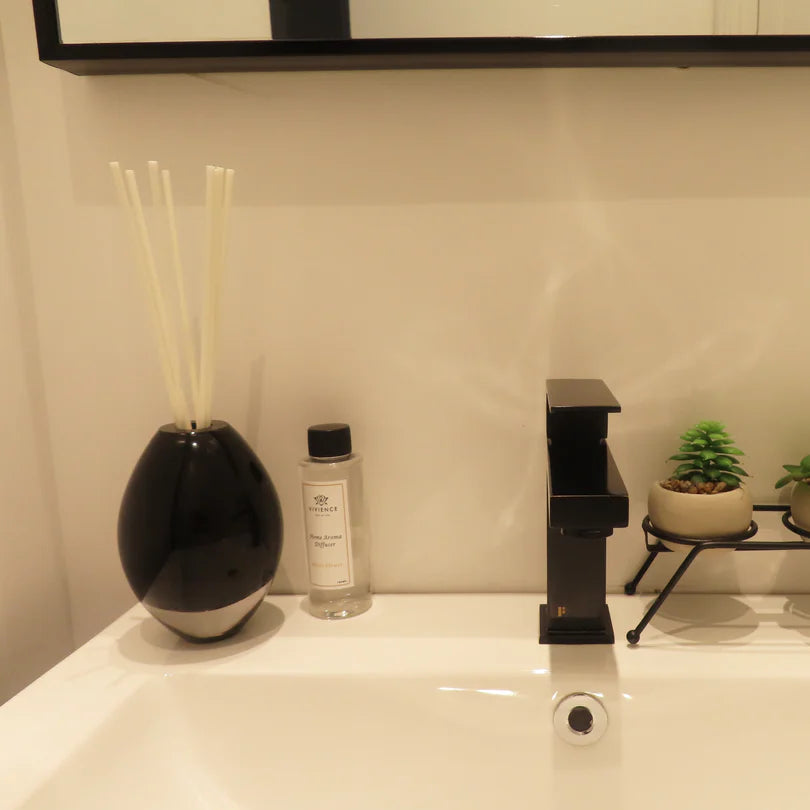 Crystal Reed Diffuser - Black Bottle / White Reeds