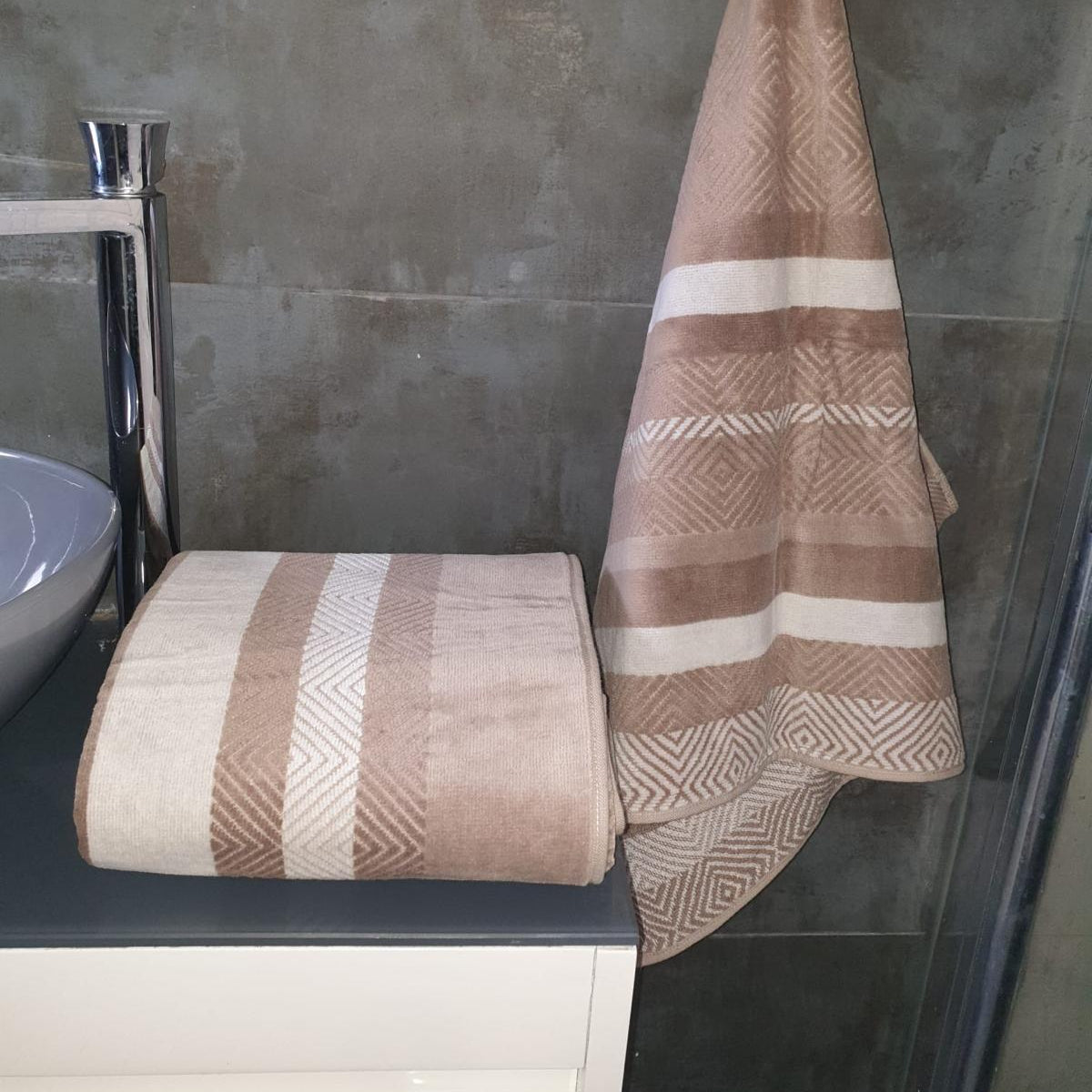 Hug and Home Hand Towels