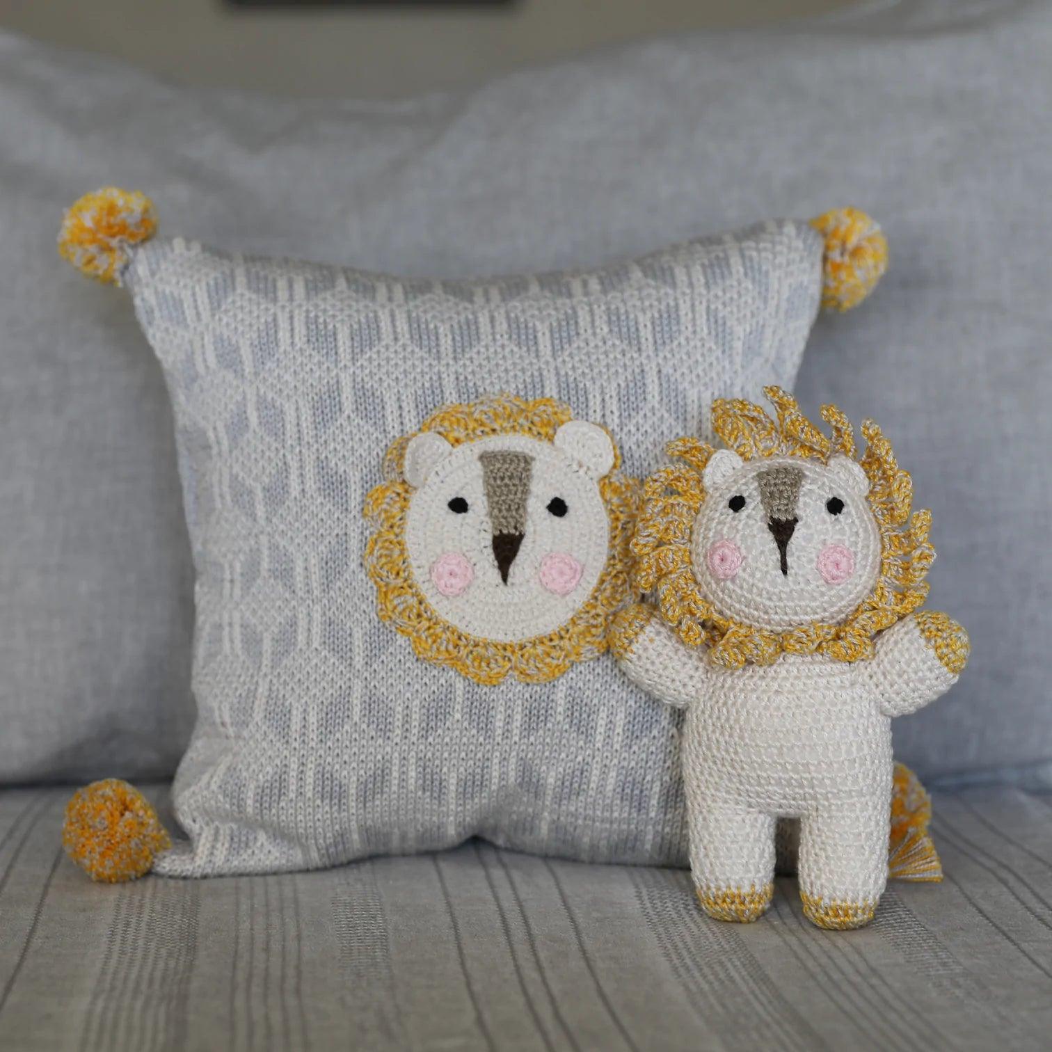 Crochet Lion Toy - Elegant Linen