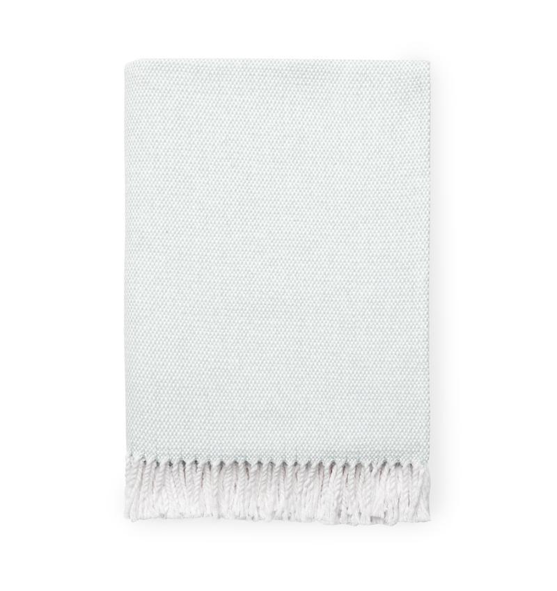 Terzo Throw - Elegant Linen
