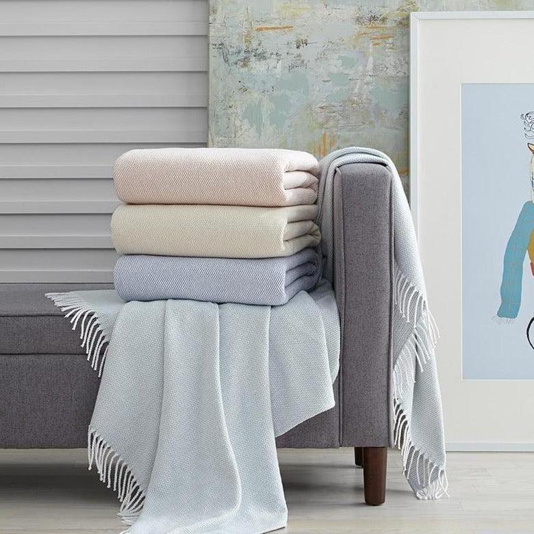 Terzo Throw - Elegant Linen