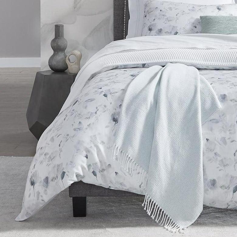 Terzo Throw - Elegant Linen