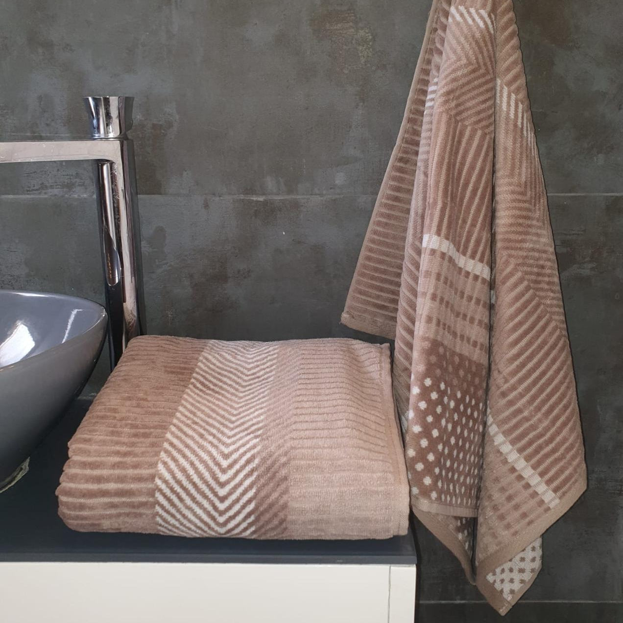 Hug and Home Hand Towels