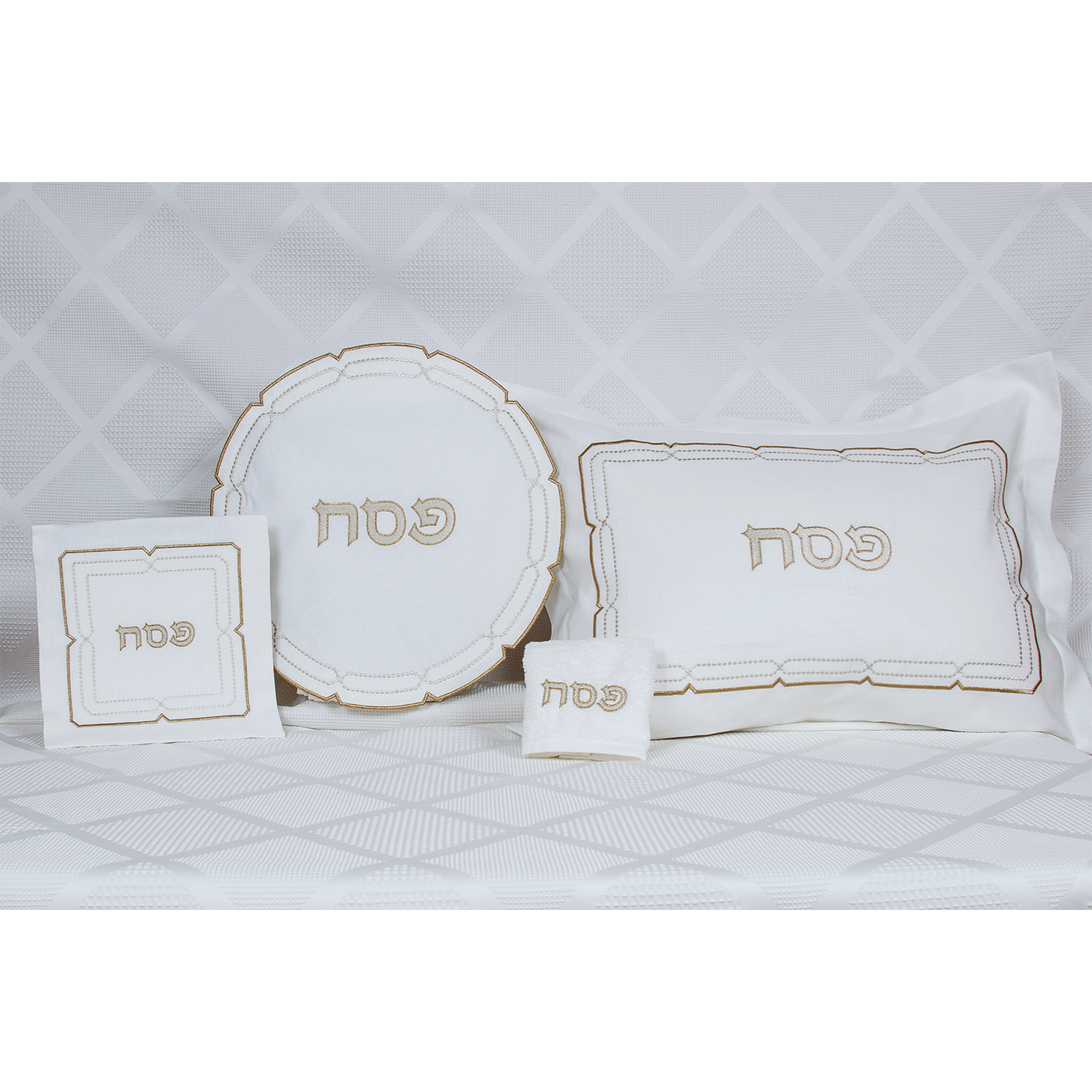 Scalloped Embroidered Pesach Set