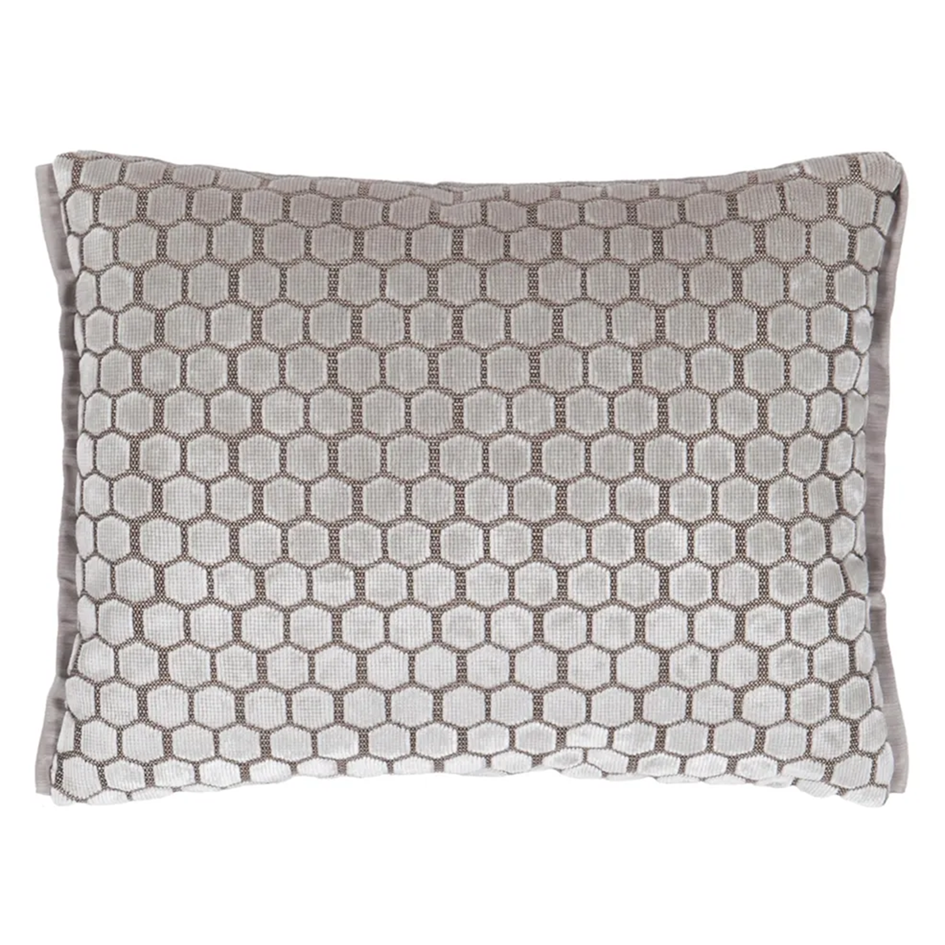 Jabot Oyster Velvet Cushion