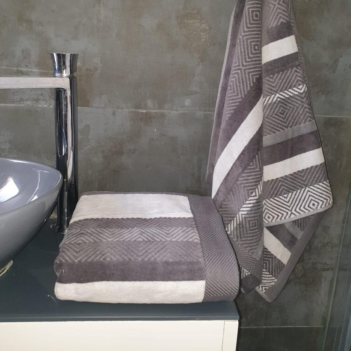 Hug and Home Hand Towels