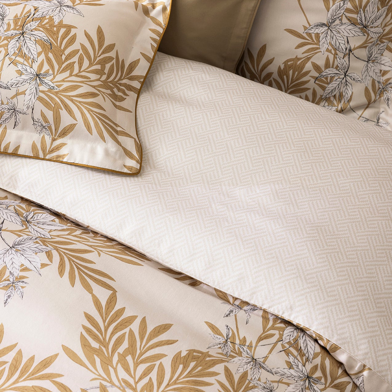 Promenade 4 Piece Bedding Set