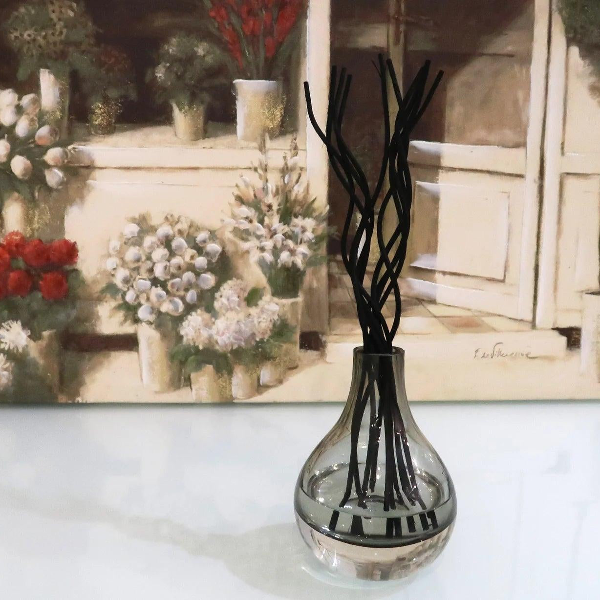 Grey Tinted Diffuser With Black Curved Reeds - Elegant Linen