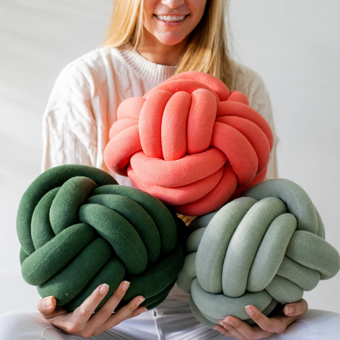Knot Pillow- Crimson
