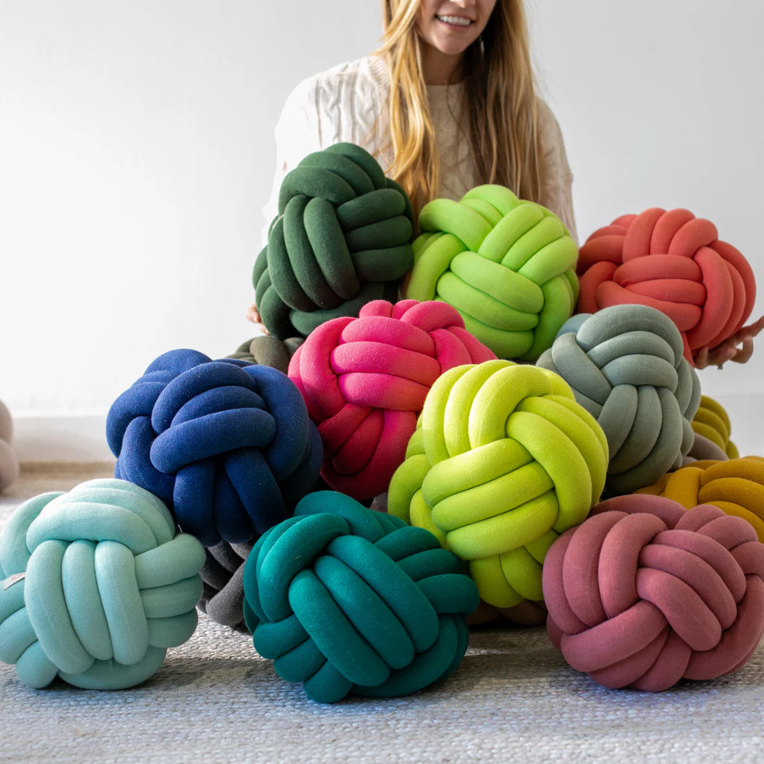 Knot Pillow - Dusty Sand