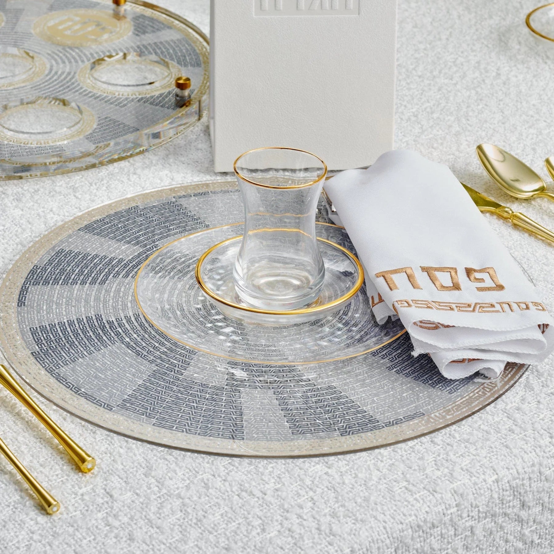 Pesach Geometric Chargers