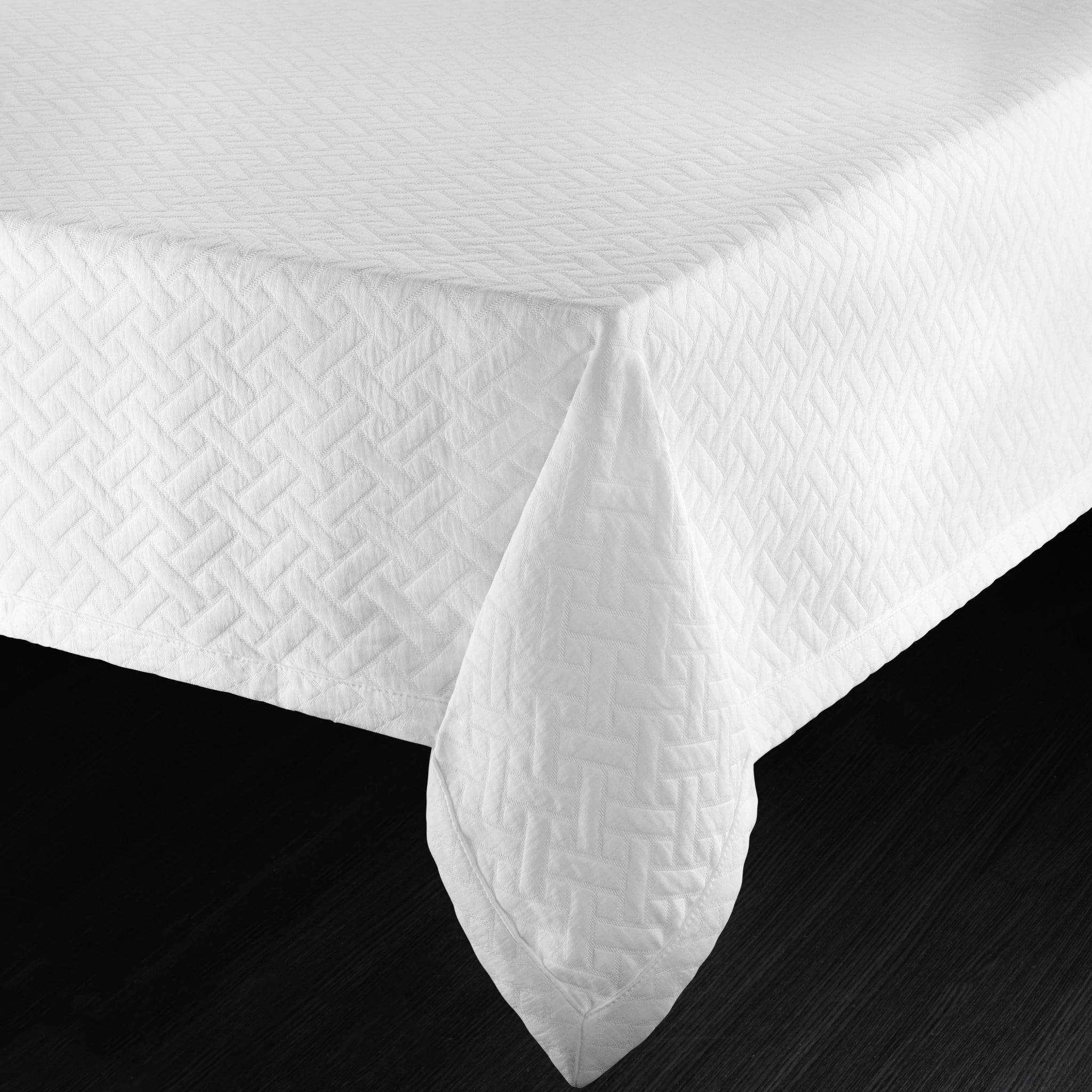 Basket Weave Matelasse Tablecloth - Elegant Linen