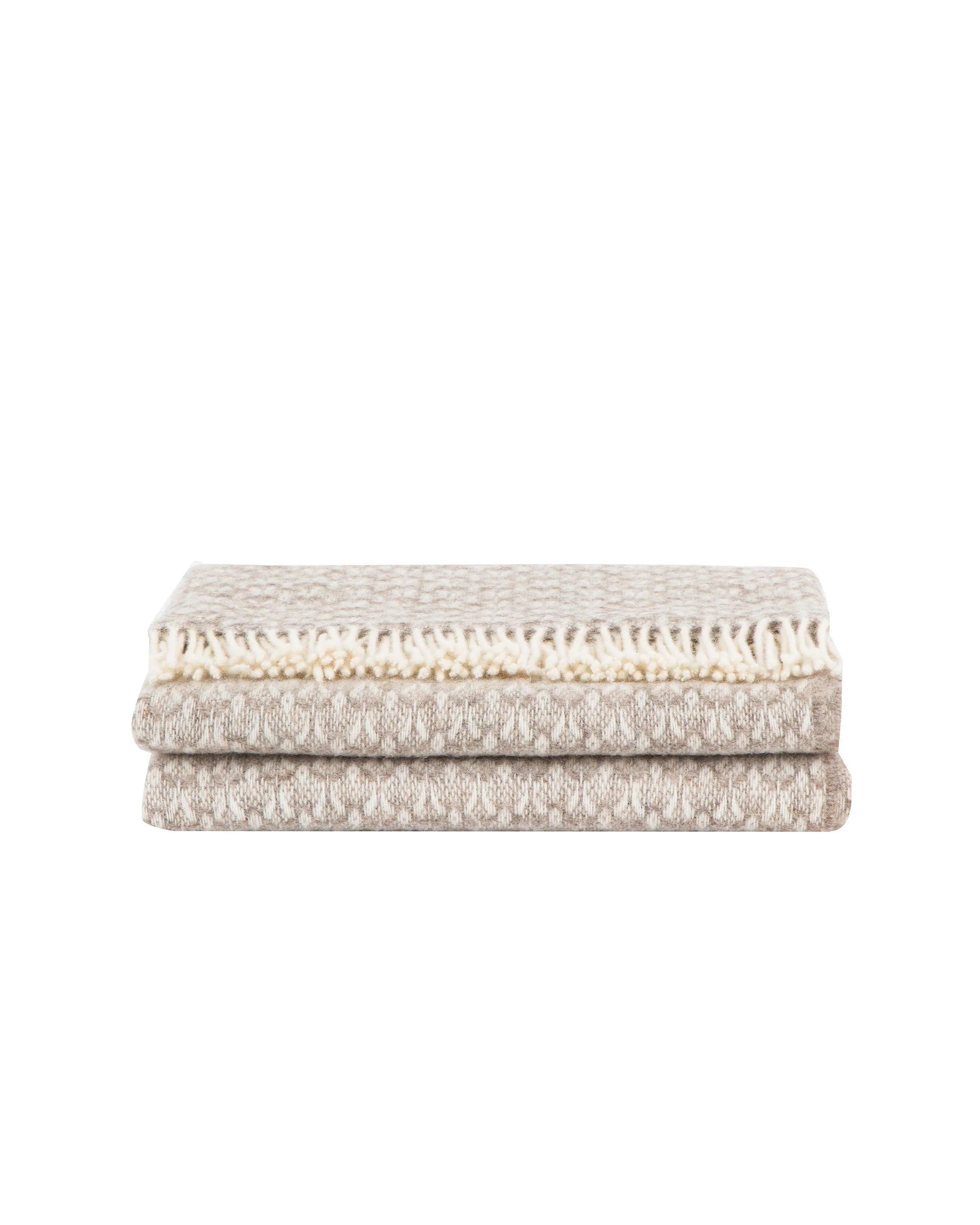 Braies T Virgin Wool Plaid Throw - Elegant Linen